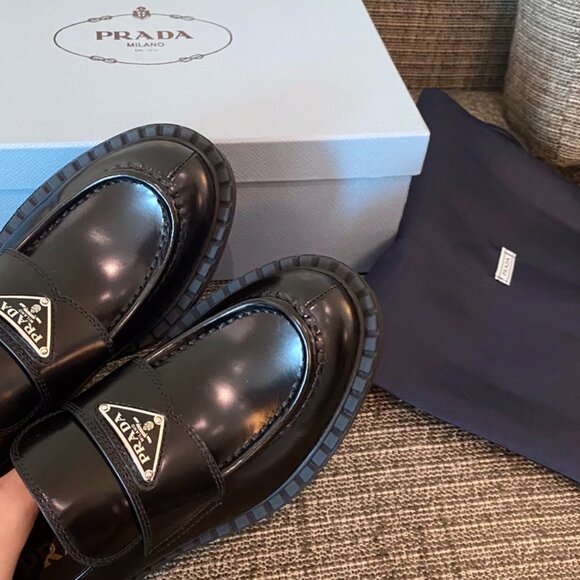 Prada Women's Black Loafers - Picture 4 of 5